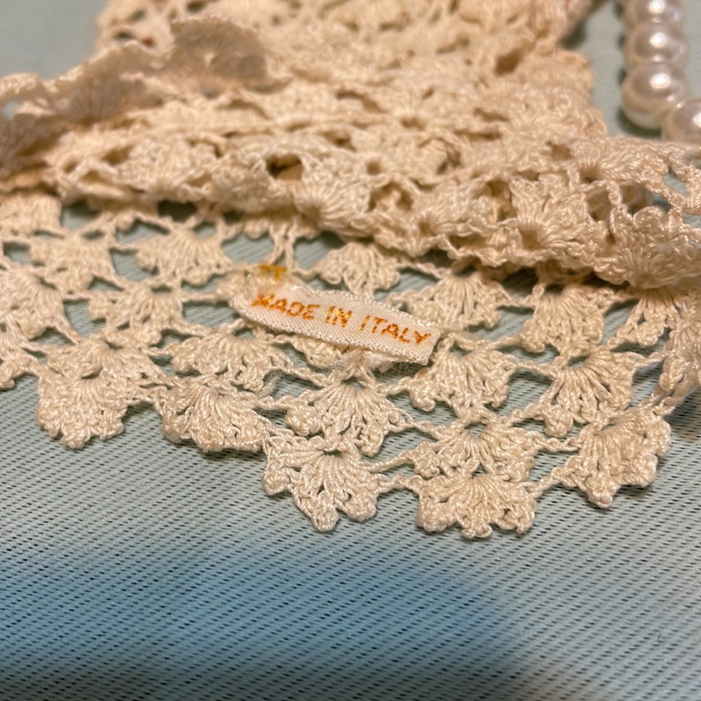 Vintage 1940s Crochet Lace Bridal gloves 


- - Picture 2 of 8